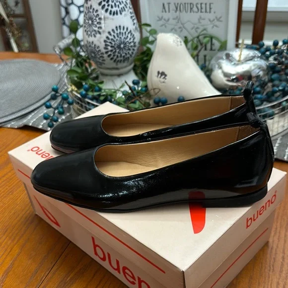 Sz 38 (7.5)⭐️NWT Bueno Elizabeth Black Patent Leather Flats. - Picture 4 of 13